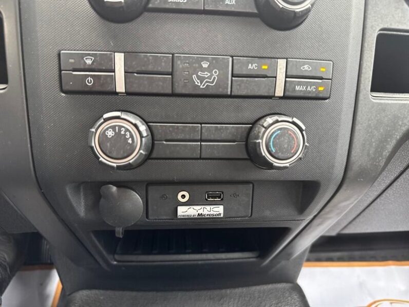 
								2013 Ford F-150 STX full									