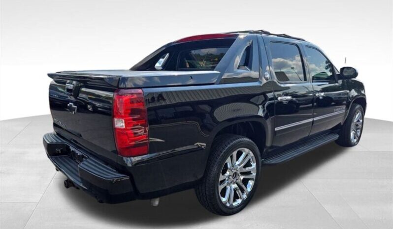 
								2013 Chevrolet Avalanche LTZ full									