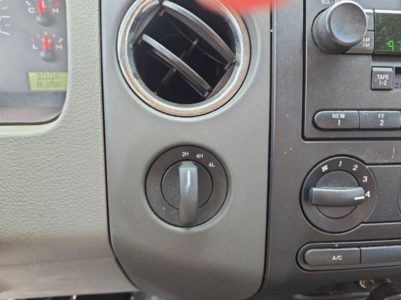 
								2004 Ford F-150 XLT full									