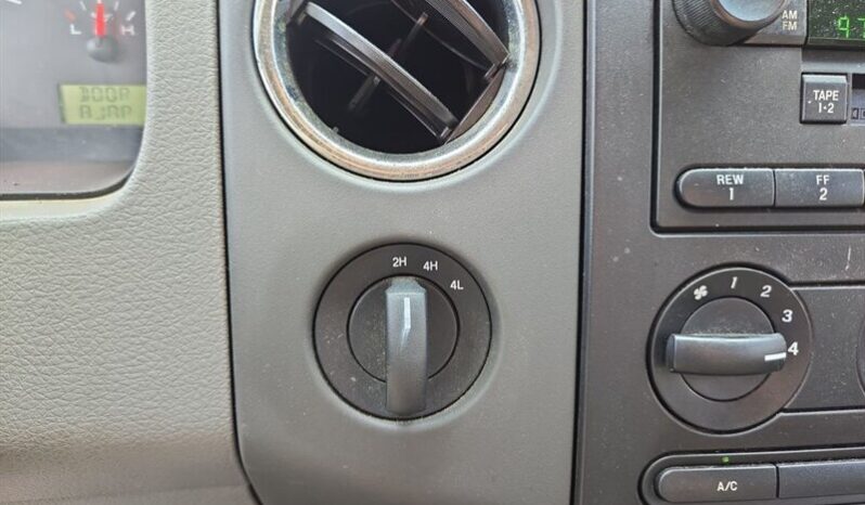 
								2004 Ford F-150 XLT full									