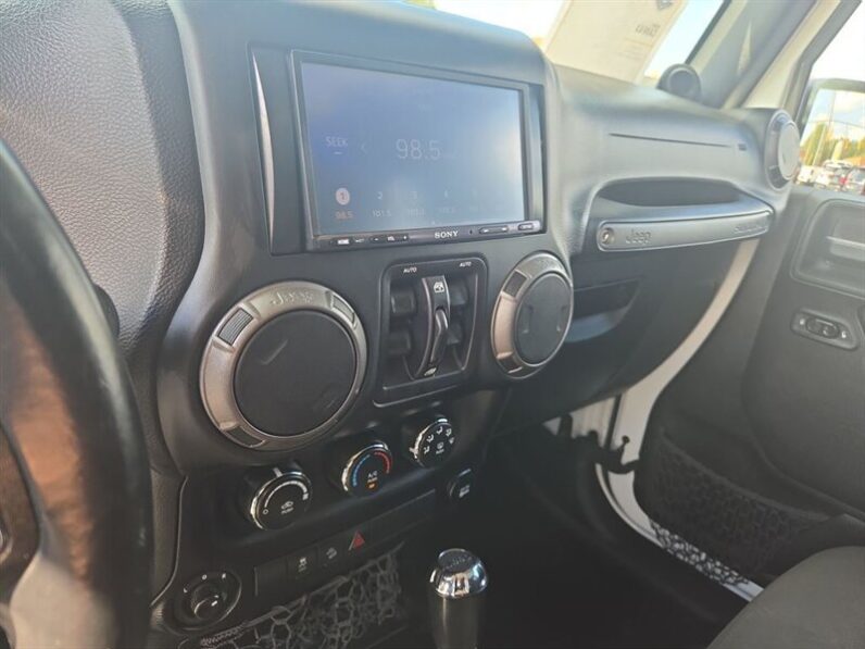 
								2014 Jeep Wrangler Unlimited Unlimited Sport full									