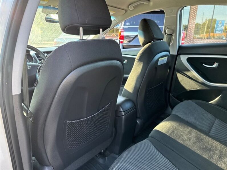 
								2014 Hyundai ELANTRA GT Base full									