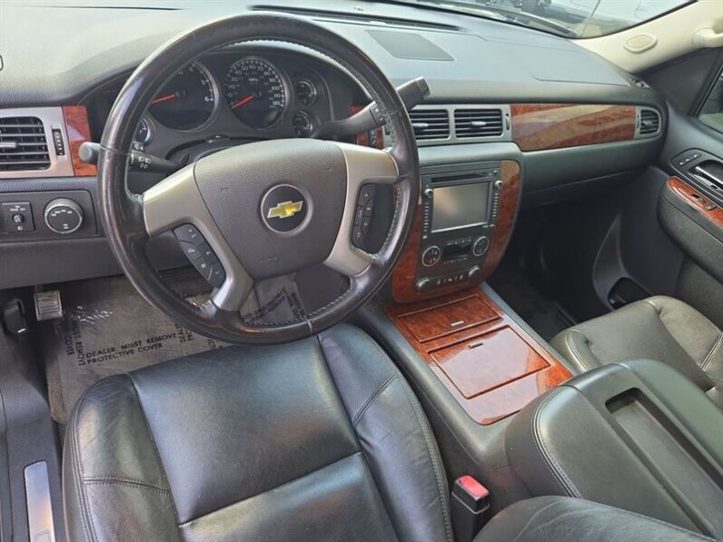 
								2013 Chevrolet Avalanche LTZ full									