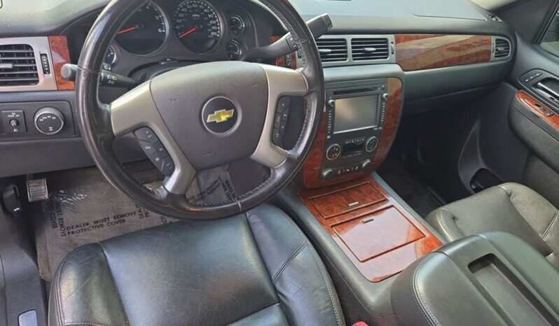 
								2013 Chevrolet Avalanche LTZ full									