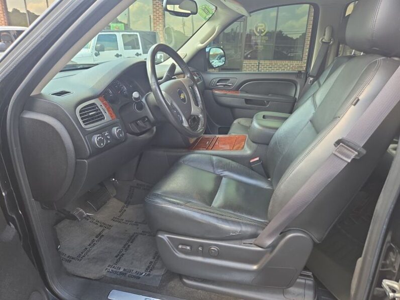 
								2013 Chevrolet Avalanche LTZ full									