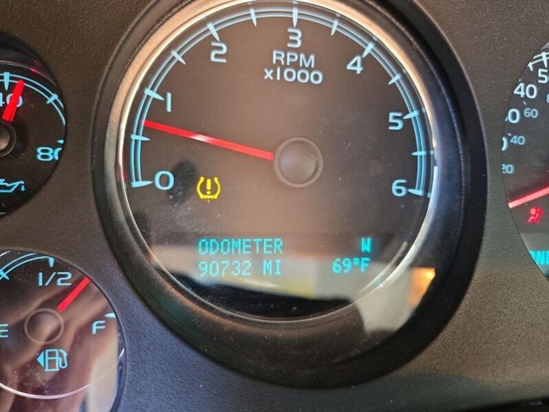 
								2013 Chevrolet Avalanche LTZ full									