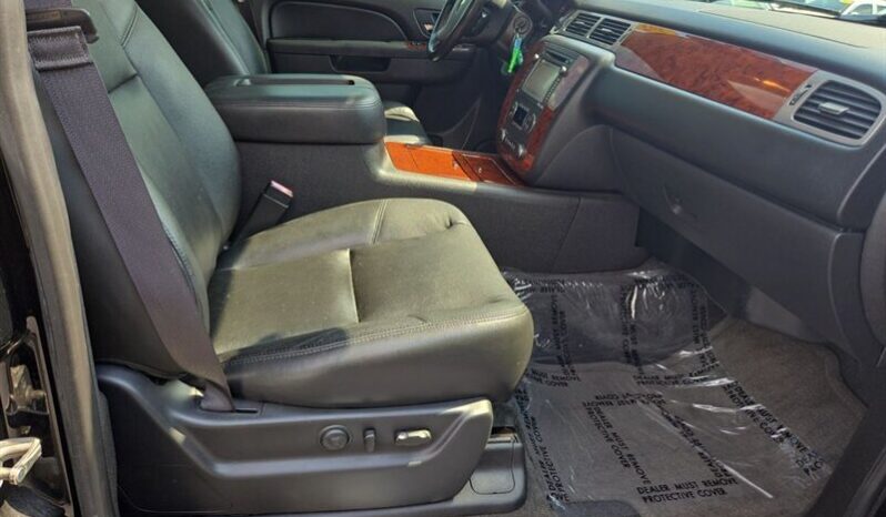 
								2013 Chevrolet Avalanche LTZ full									