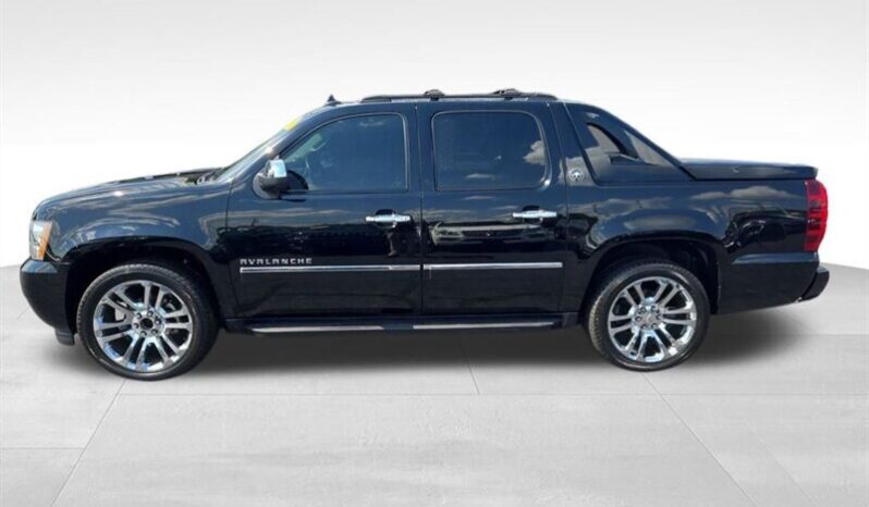 
								2013 Chevrolet Avalanche LTZ full									