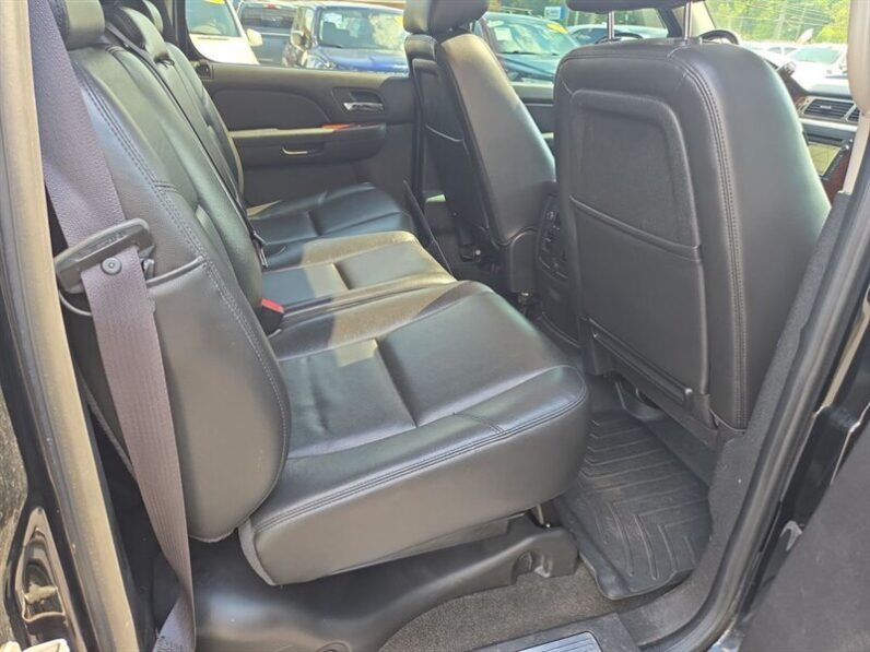 
								2013 Chevrolet Avalanche LTZ full									