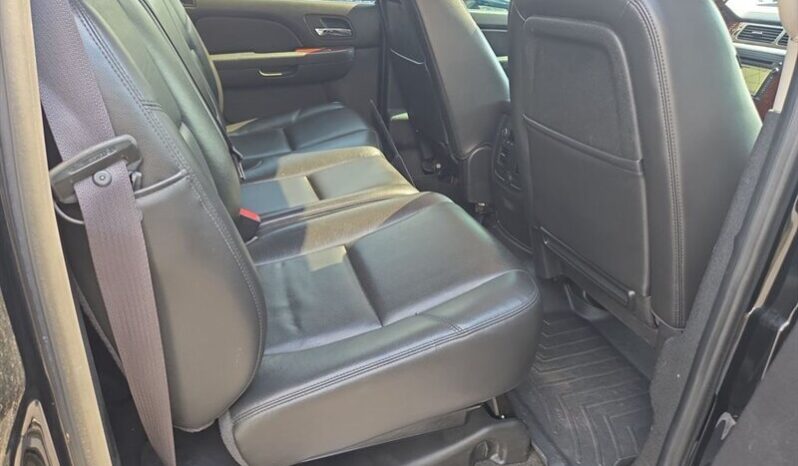 
								2013 Chevrolet Avalanche LTZ full									