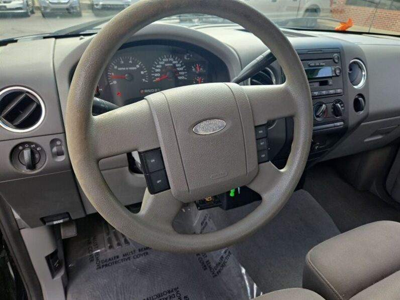 
								2004 Ford F-150 XLT full									
