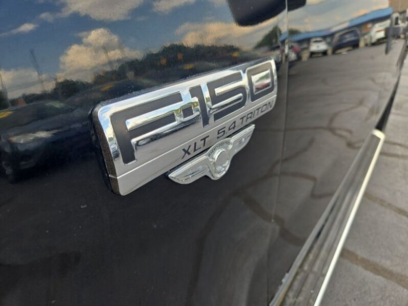 
								2004 Ford F-150 XLT full									