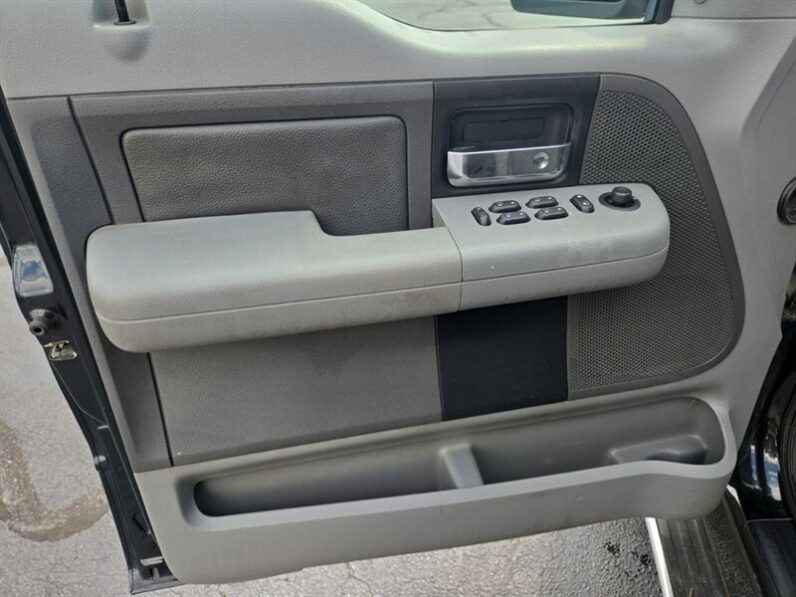 
								2004 Ford F-150 XLT full									