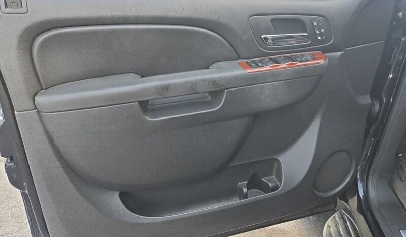 
								2013 Chevrolet Avalanche LTZ full									