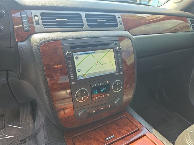 
								2013 Chevrolet Avalanche LTZ full									