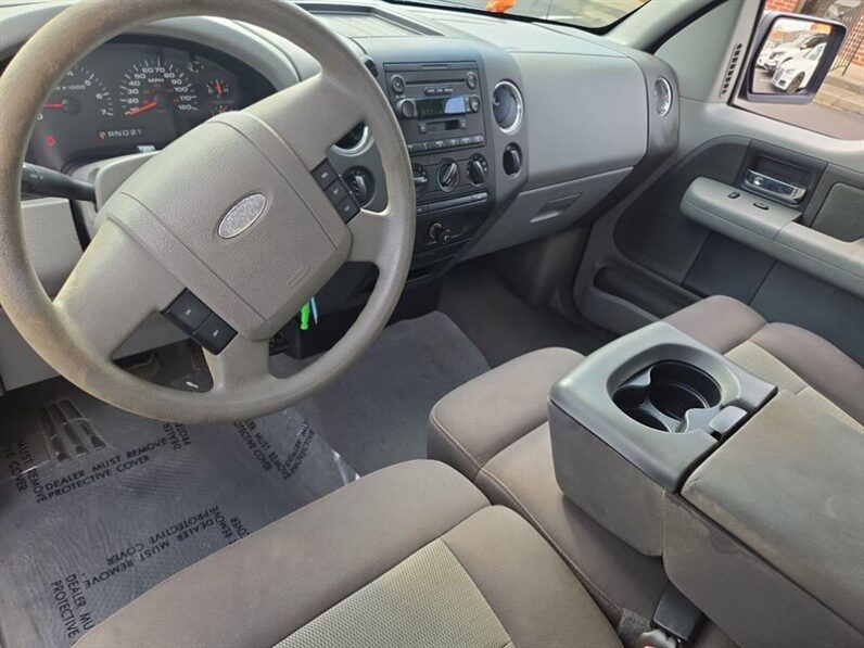 
								2004 Ford F-150 XLT full									