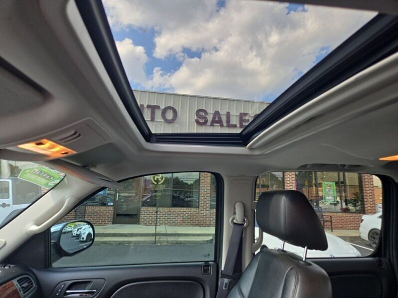 
								2013 Chevrolet Avalanche LTZ full									