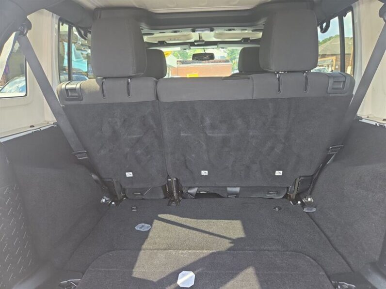 
								2014 Jeep Wrangler Unlimited Unlimited Sport full									