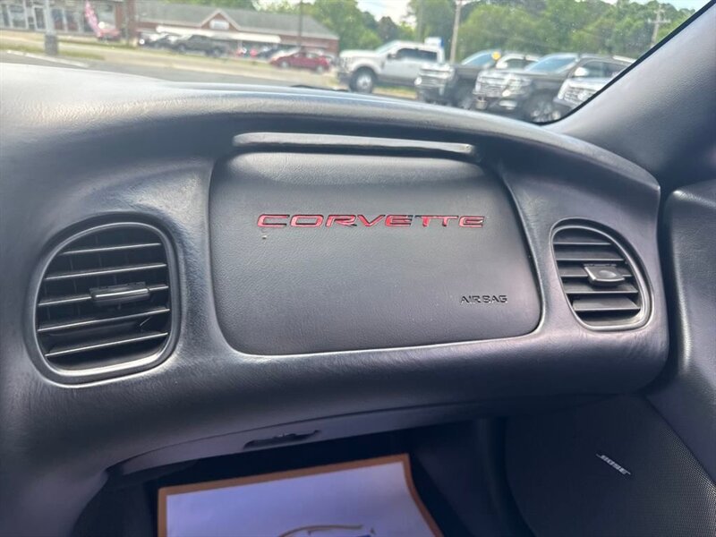 
								2003 Chevrolet Corvette Base full									