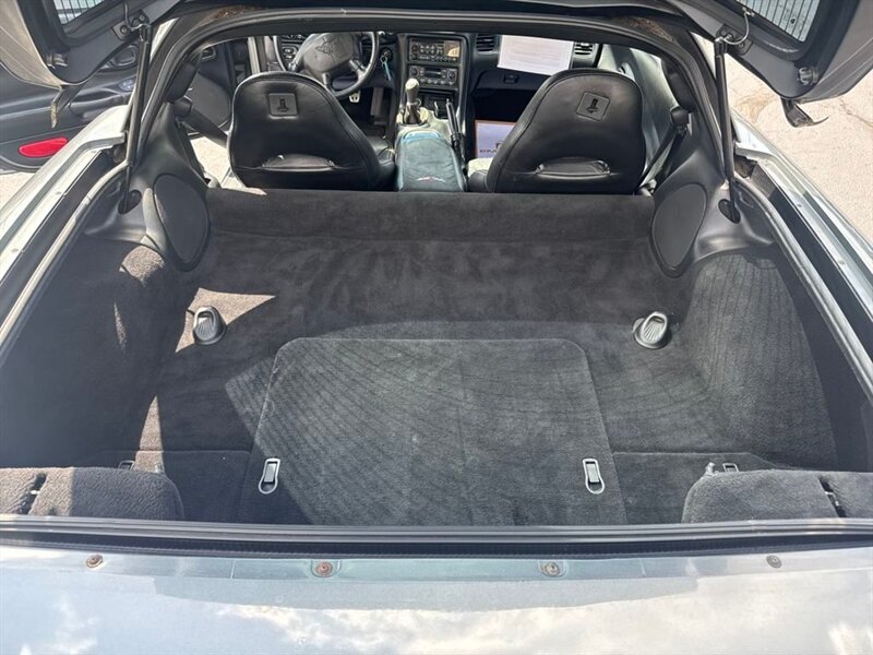 
								2003 Chevrolet Corvette Base full									