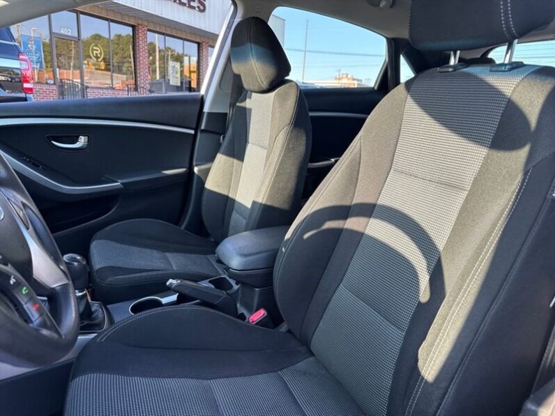 
								2014 Hyundai ELANTRA GT Base full									