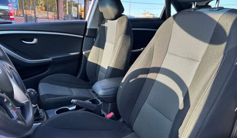 
								2014 Hyundai ELANTRA GT Base full									
