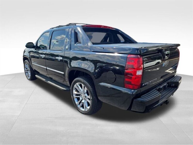 
								2013 Chevrolet Avalanche LTZ full									