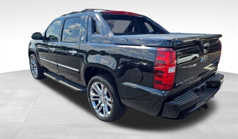 
								2013 Chevrolet Avalanche LTZ full									