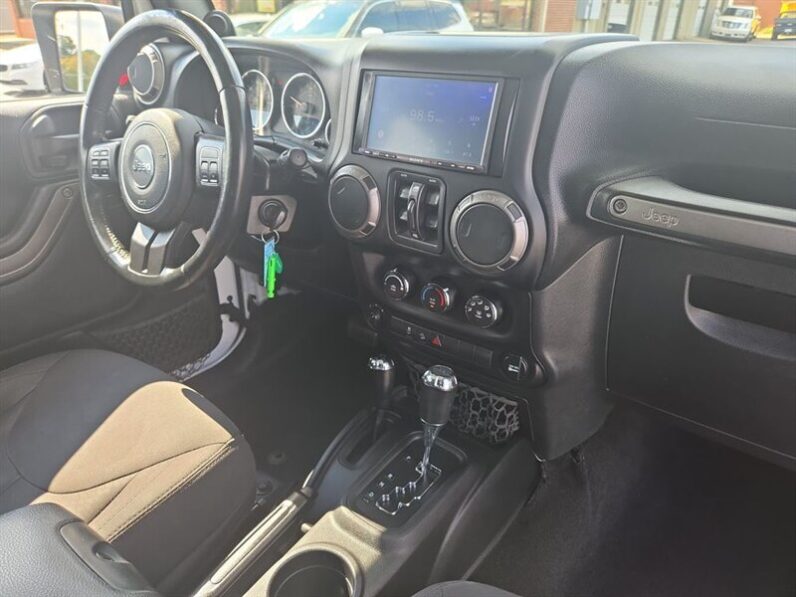 
								2014 Jeep Wrangler Unlimited Unlimited Sport full									