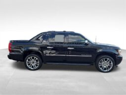 
										2013 Chevrolet Avalanche LTZ full									