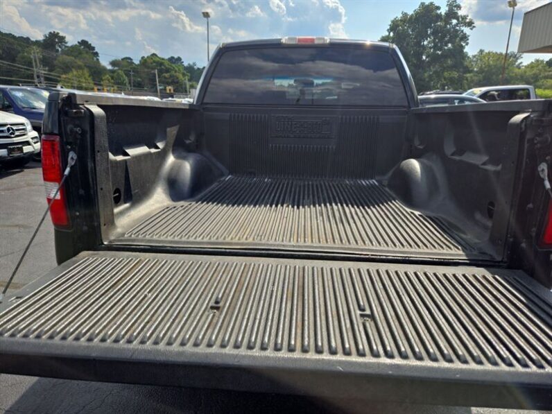 
								2004 Ford F-150 XLT full									