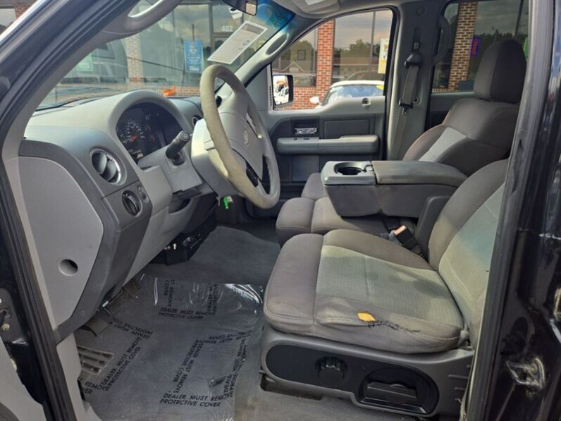 
								2004 Ford F-150 XLT full									
