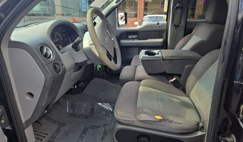 
								2004 Ford F-150 XLT full									