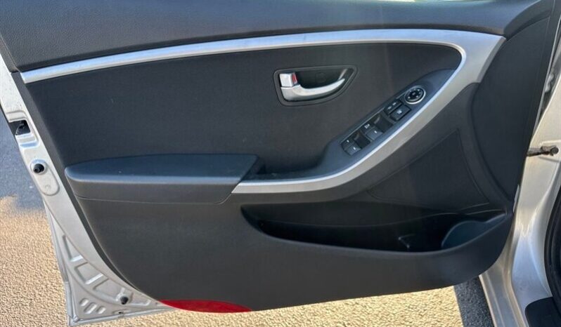 
								2014 Hyundai ELANTRA GT Base full									