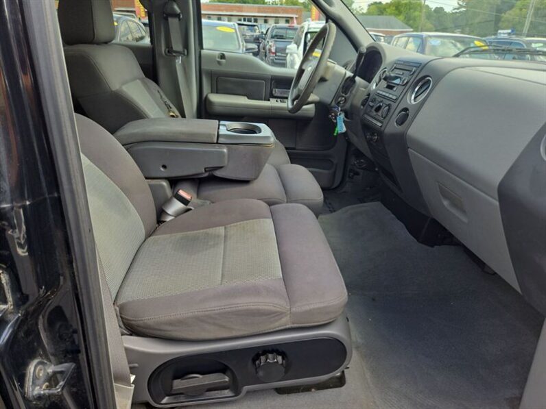 
								2004 Ford F-150 XLT full									