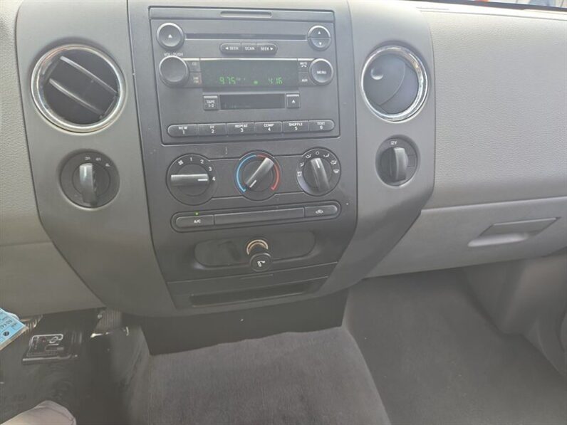 
								2004 Ford F-150 XLT full									