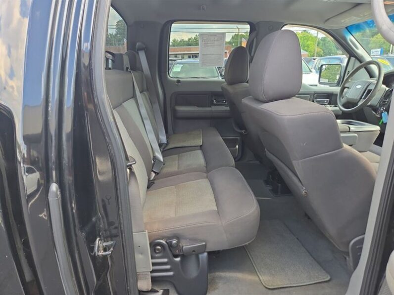 
								2004 Ford F-150 XLT full									