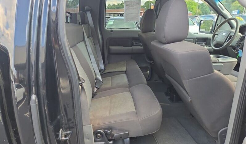 
								2004 Ford F-150 XLT full									