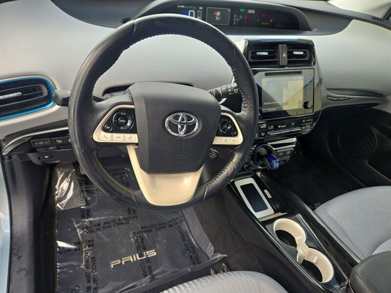 
								2018 Toyota Prius Three full									