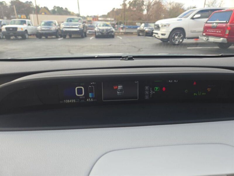 
								2018 Toyota Prius Three full									