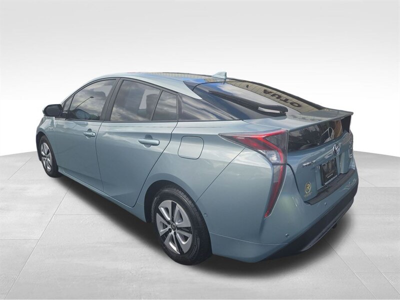 
								2018 Toyota Prius Three full									