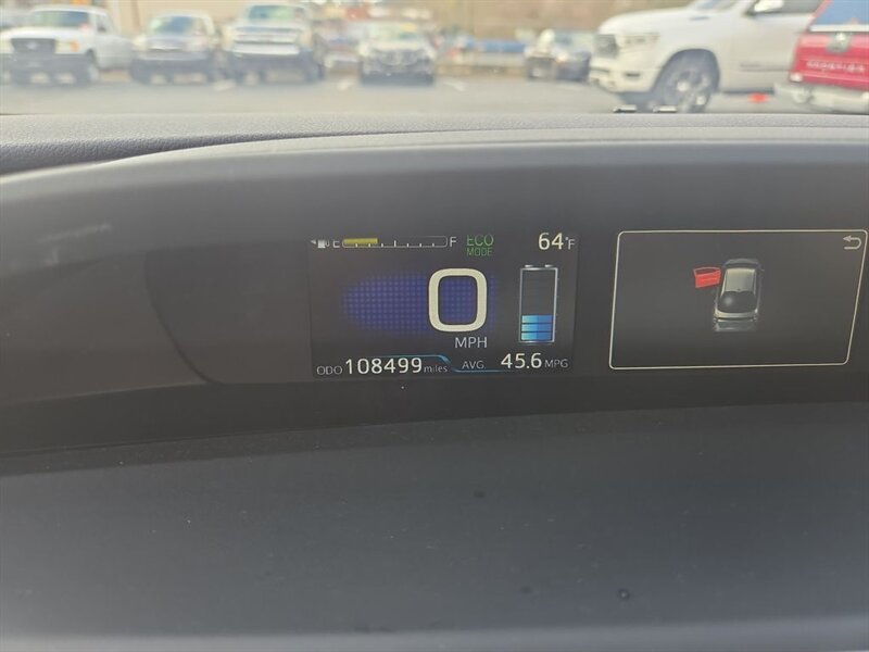 
								2018 Toyota Prius Three full									