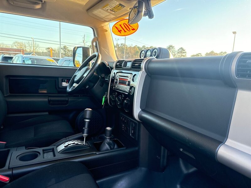 
								2014 Toyota FJ Cruiser Base full									