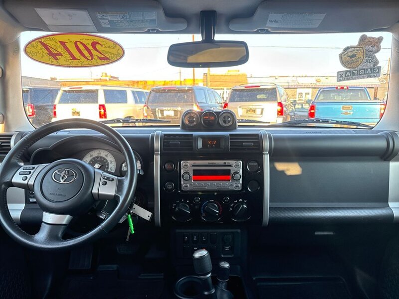 
								2014 Toyota FJ Cruiser Base full									