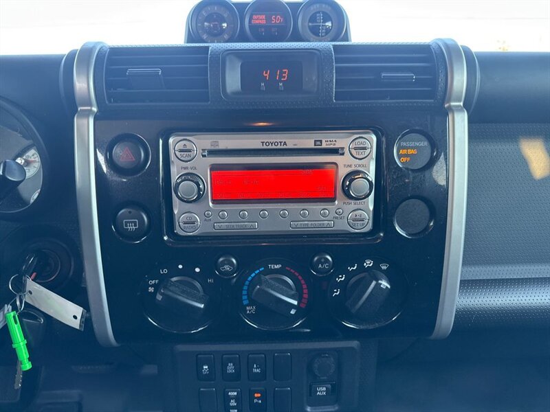 
								2014 Toyota FJ Cruiser Base full									