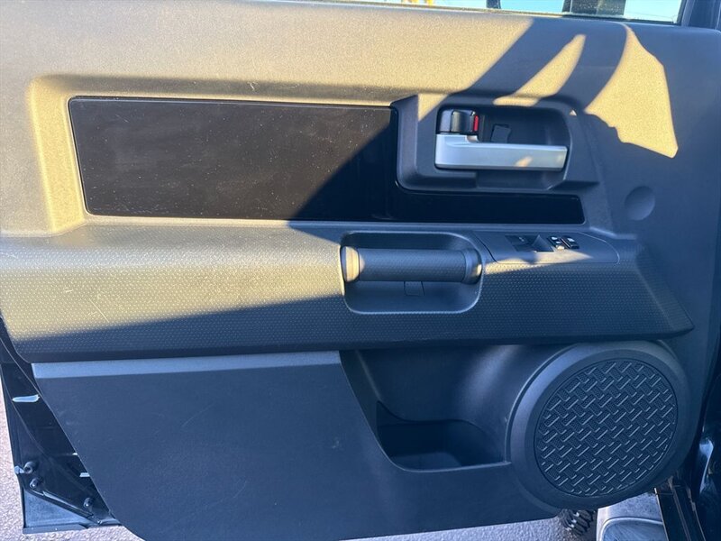 
								2014 Toyota FJ Cruiser Base full									