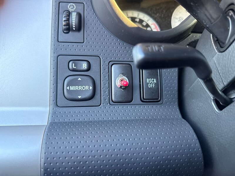 
								2014 Toyota FJ Cruiser Base full									