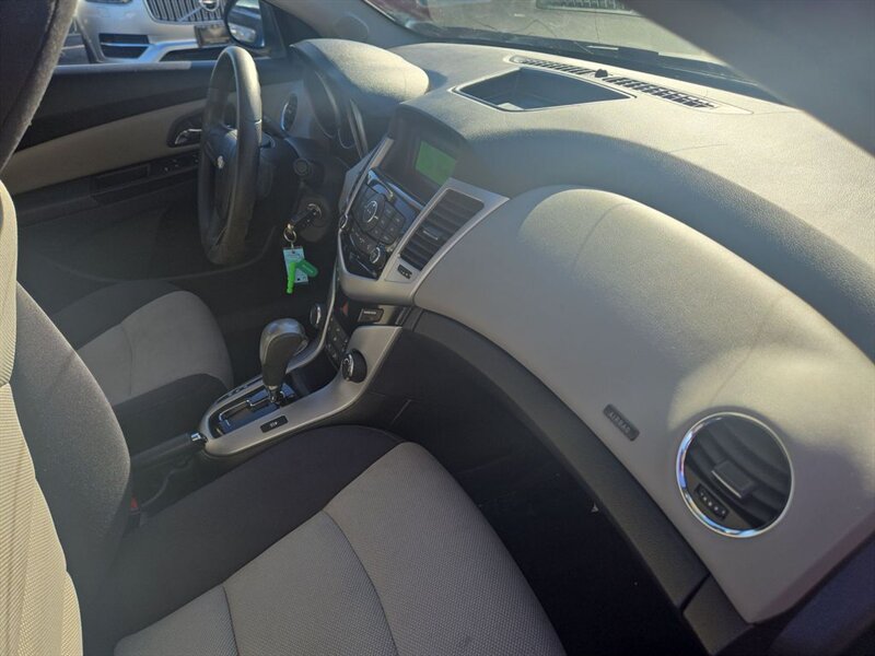 
								2013 Chevrolet Cruze LS full									