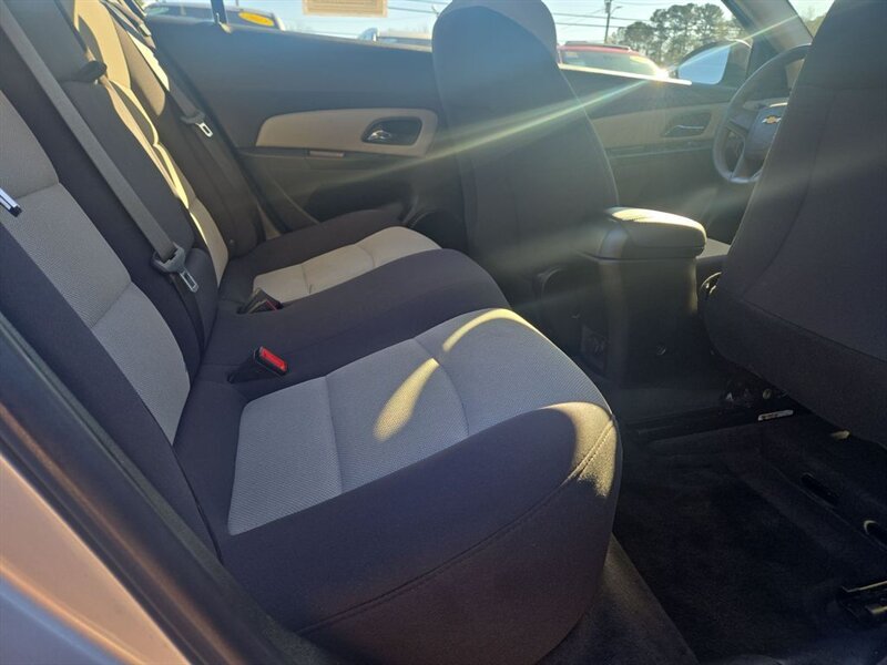 
								2013 Chevrolet Cruze LS full									