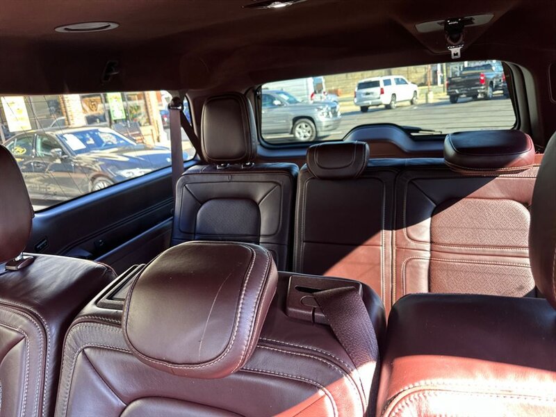 
								2019 Lincoln Navigator L Black Label full									